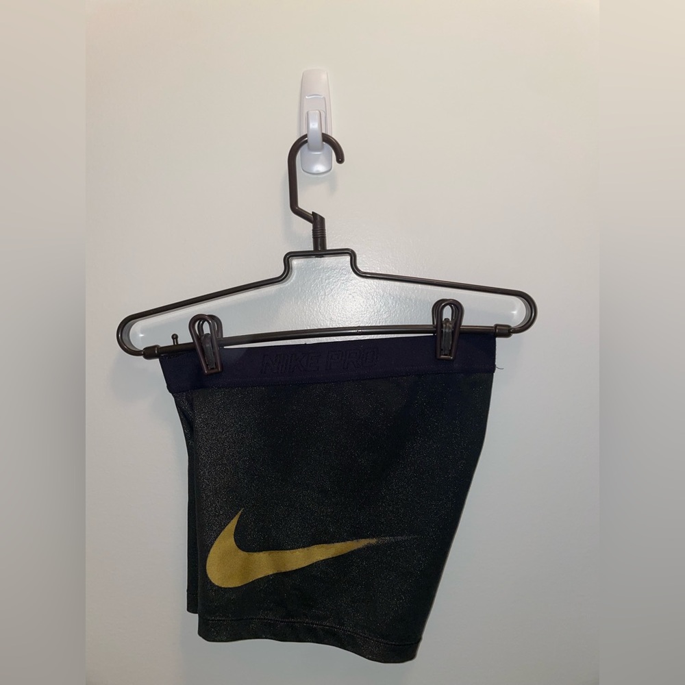 Gold Sparkly Nike Pros💛